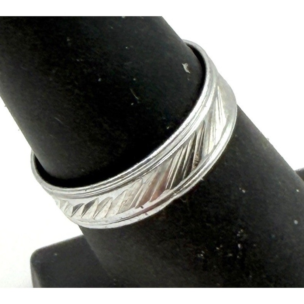 Minimalist Silver Tone Band Ring‎ Size 7.5 Lightweight Stackable